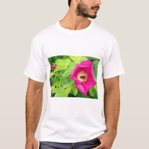 Camiseta Selva Sitka Alaska Bumblebee en flor Rosa
