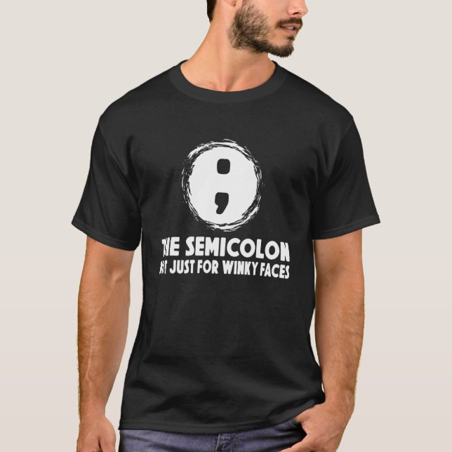 Camiseta Semicolon Winky se enfrenta a la gramática (Anverso)