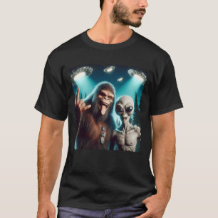 Camiseta Señal de mano divertida Bigfoot Alien Sasquatch Ro