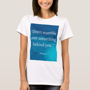 Camiseta Seneca: Enfoque hacia adelante, no tropiezos en el