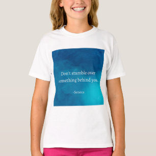 Camiseta Seneca: Enfoque hacia adelante, no tropiezos en el