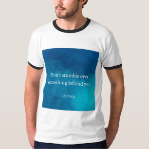 Camiseta Seneca: Enfoque hacia adelante, no tropiezos en el