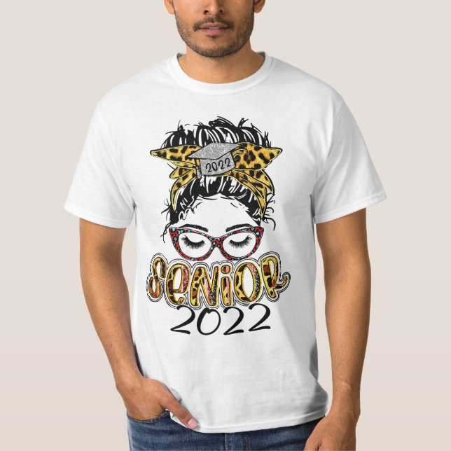 Camiseta Senior 2022 Leopard Messy Bun Lady 2022 Graduation (Anverso)