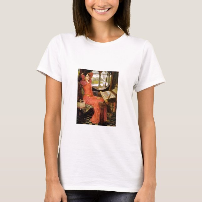 Camiseta Señora de Shalott sentada en su escritorio (Anverso)