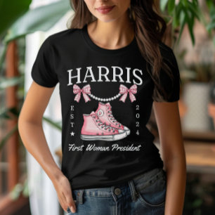 Camiseta Señora Presidenta Harris 2024 Sneakers and Pearls