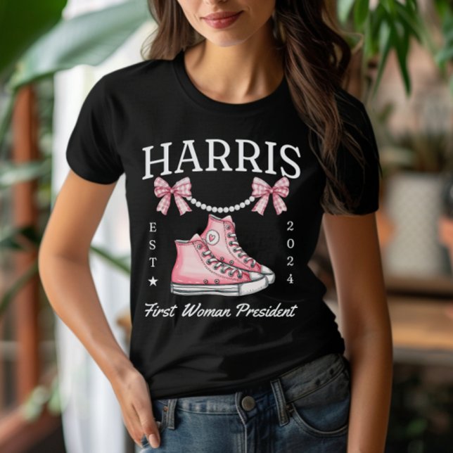 Camiseta Señora Presidenta Harris 2024 Sneakers and Pearls (Subido por el creador)