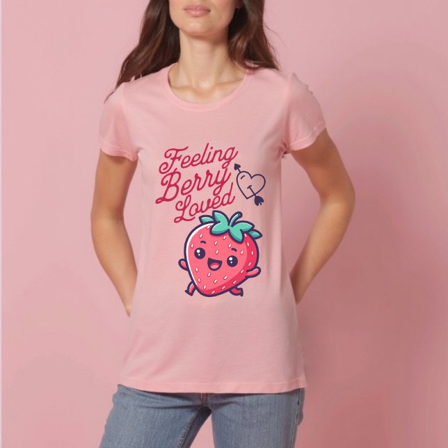 Camiseta Sensación de El día de San Valentín de fresa amada (Feeling Berry Loved Strawberry Valentine's Day T-Shirt)