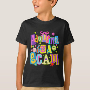 Camiseta Ser adulto es una estafa estilo multimedia, divert