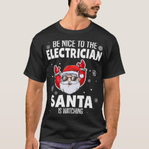 Camiseta Ser Agradable Con El Electricista Santa Está Viend
