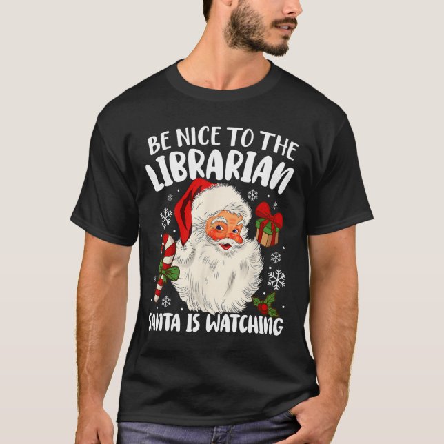 Camiseta Ser Agradable Con La Bibliotecaria Santa Está Vien (Anverso)