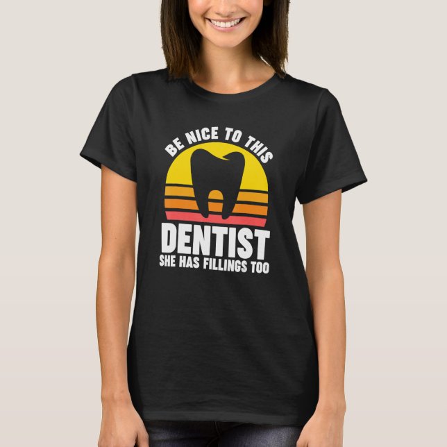 Camiseta ser amable con este dentista que tiene fillings to (Anverso)