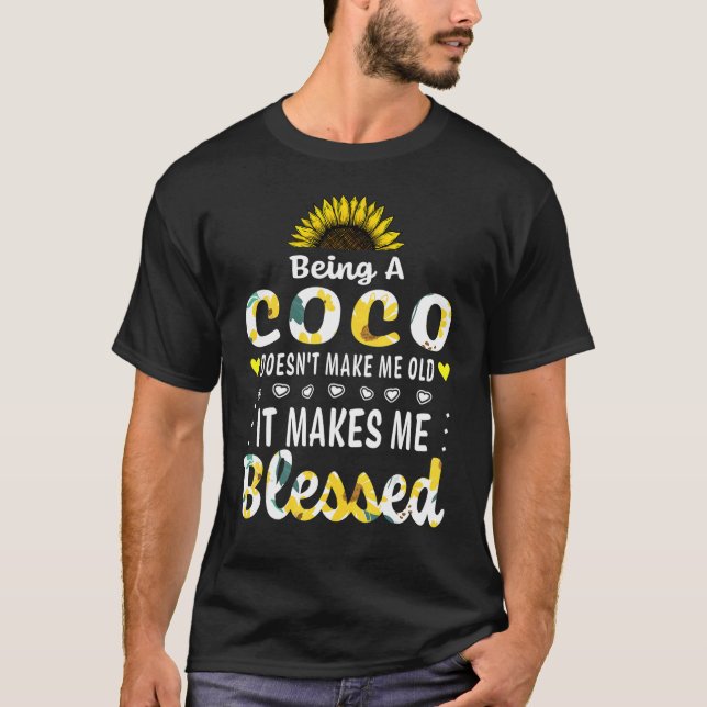 Camiseta Ser Coco no me hace vieja abuela bendecida (Anverso)