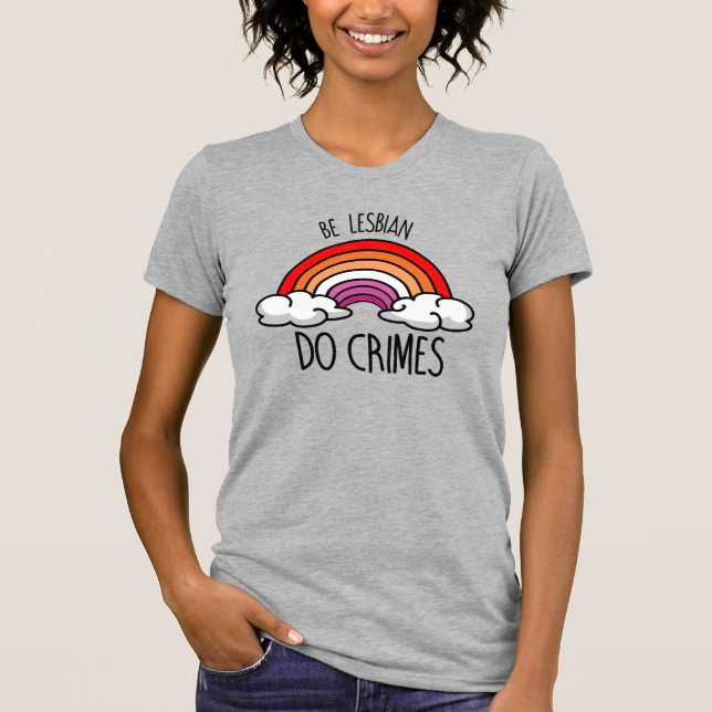 CAMISETA SER LESBIANA HACE DELITOS (Anverso)