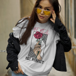 Camiseta Ser real, no ser una flor motivadora perfecta