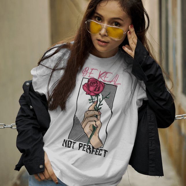 Camiseta Ser real, no ser una flor motivadora perfecta (Subido por el creador)