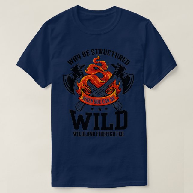 Camiseta Ser salvaje bombero silvestre hacha y máscara cómi (Diseño del anverso)