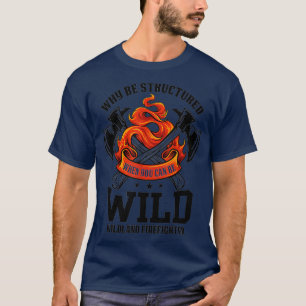 Camiseta Ser salvaje bombero silvestre hacha y máscara cómi
