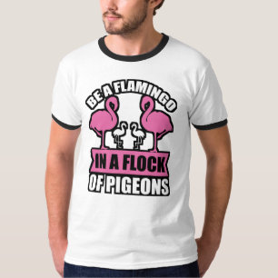 Camiseta Ser Un Flamenco En Una Bandada De Palomas
