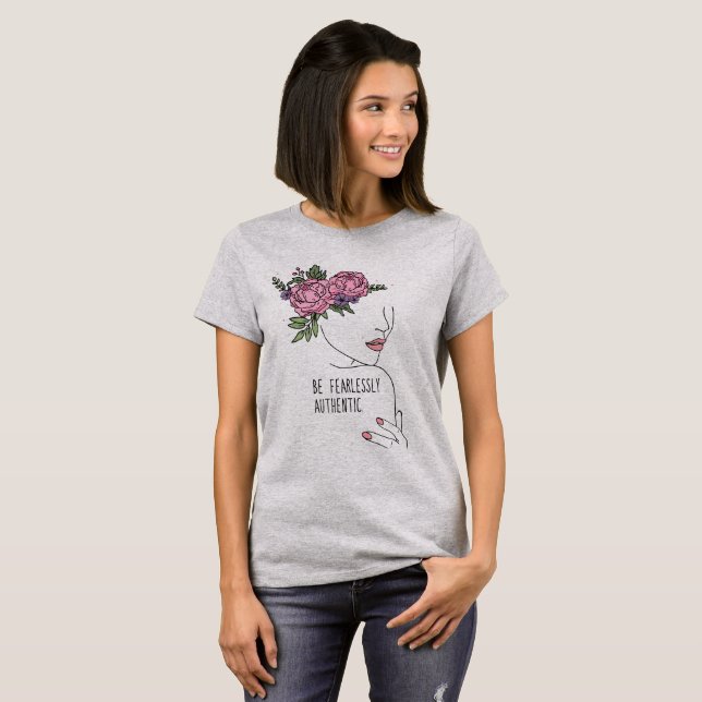 Camiseta Ser una cita genuina sin miedo con flores (Anverso completo)