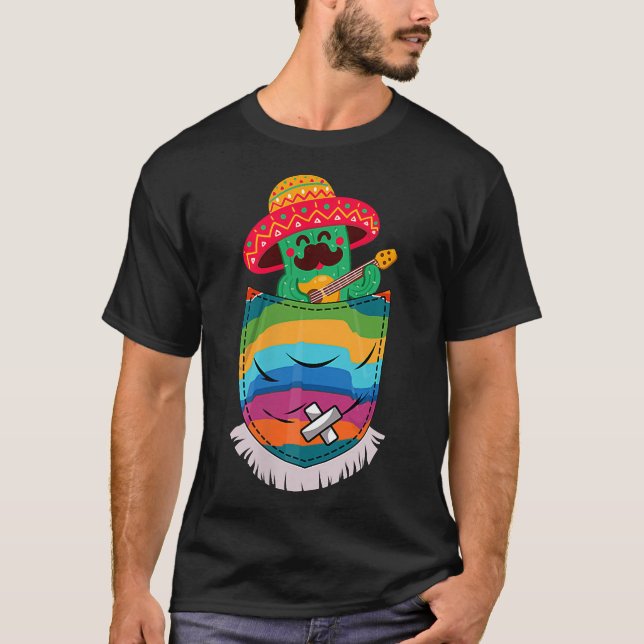 Camiseta Serapé bolsillo Piñata Mejicana cactus guitarra Fi (Anverso)