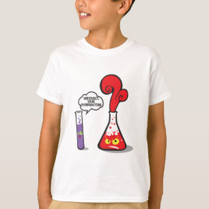 Camiseta seriamente, sobre reaccionar
