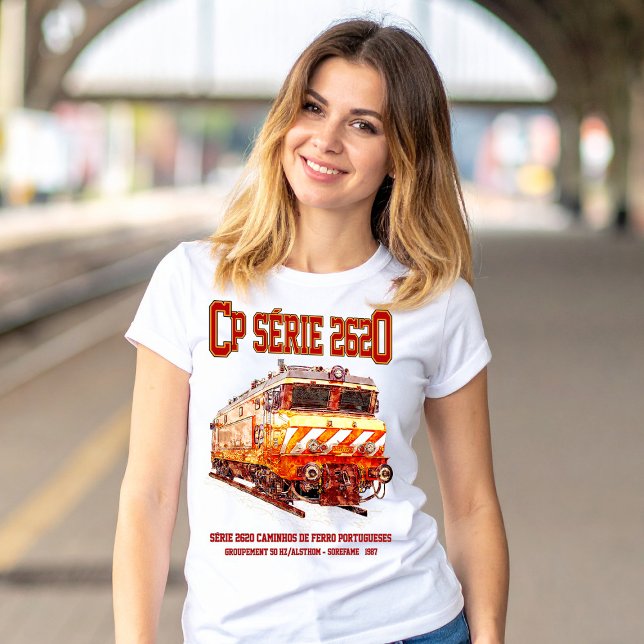 Camiseta Serie 2620 Locomotora Eléctrica. Nez-Casse Loco (CP Serie 2620 Electric Locomotive. Nez-Casse Train. Womens Basic T-Shirt)