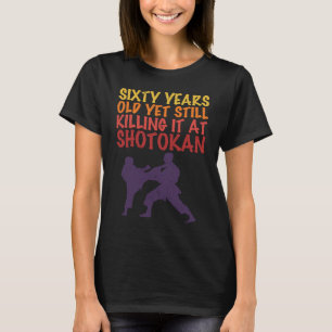 Camiseta Sesenta años y aun así la matan en shotokan