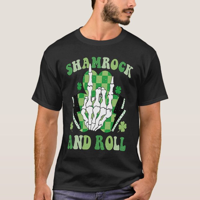 Camiseta Shamrock and Roll Skeleton Retro St Pattys Patrick (Anverso)