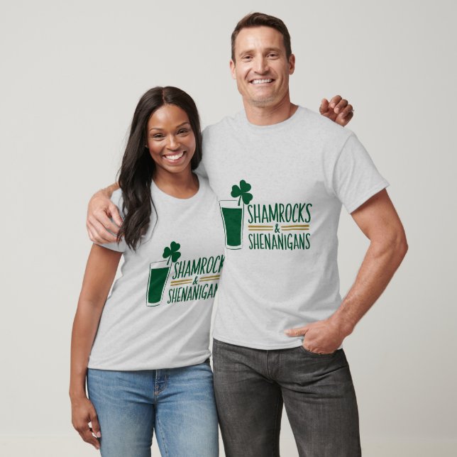 Camiseta Shamrock & Shenanigans: Diseño del Día de San Patr (Unisexo)