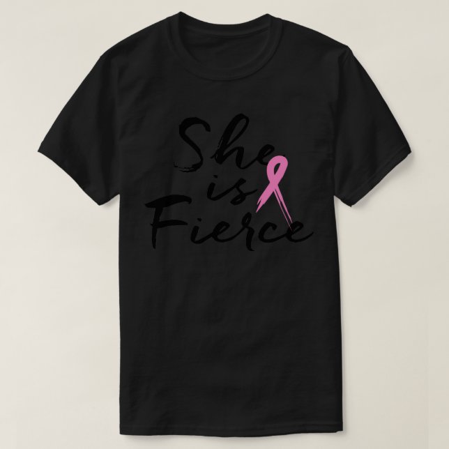 Camiseta She Is Fierce Pink Ribbon  (Diseño del anverso)