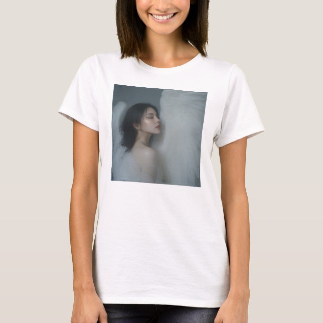 Camiseta —She is the Sleeping Angel. (Anverso)