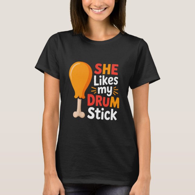 Camiseta She Likes My Drum Stick Funny Foodie Shirt For Tha (Anverso)