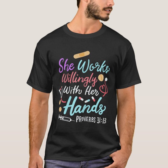 Camiseta She Works Willingly With Her Hands Proverbs 31 13  (Anverso)