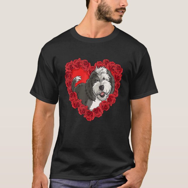 Camiseta Sheepadoodle Heart Roses Valentine Day Dog Mom (Anverso)