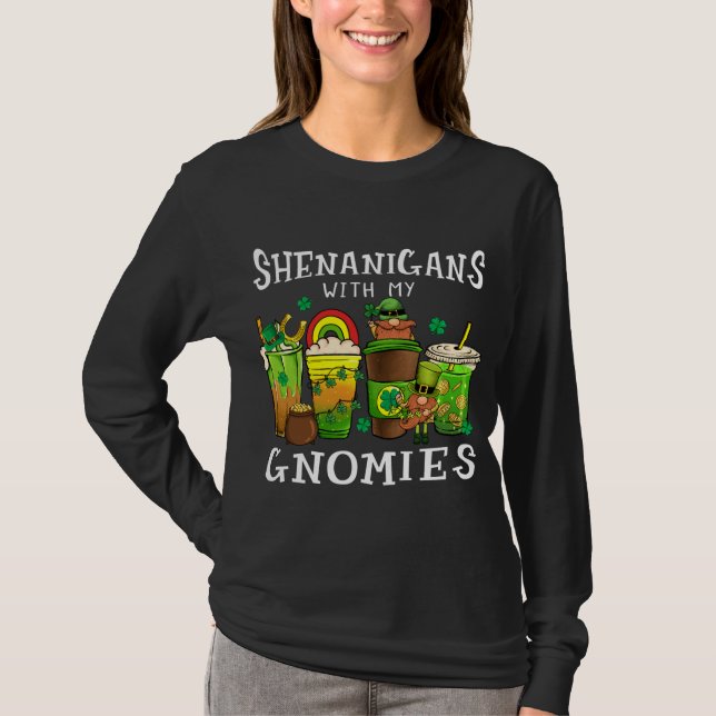 Camiseta Shenanigans con mis gnomies el hogar del Día de Sa (Anverso)
