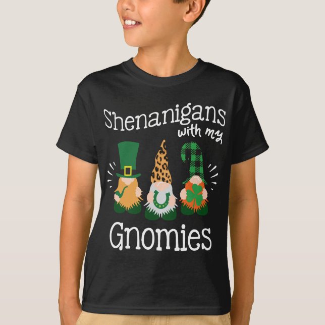 Camiseta Shenanigans con mis gnomies - Manejo del Día de lo (Anverso)