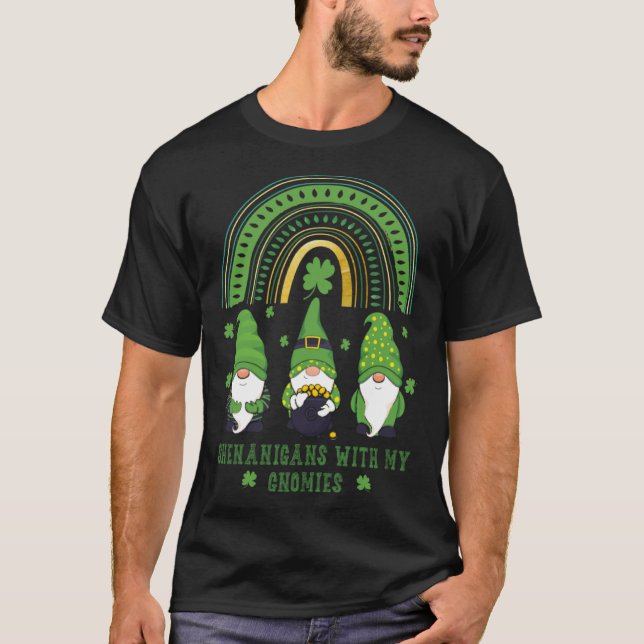 Camiseta Shenanigans con mis gnomos (Anverso)