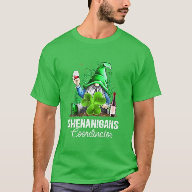 Camiseta Shenanigans Coordinator Gnome Teacher St Patricks (Anverso)