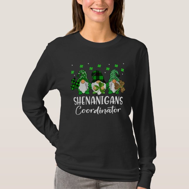 Camiseta Shenanigans Coordinator St Patrick s Day Gnomes Gr (Anverso)