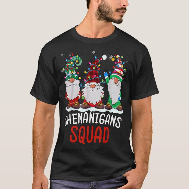 Camiseta Shenanigans Squad Gnomes Lights Christmas Pajamas  (Anverso)