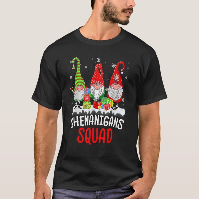 Camiseta Shenanigans Squad Gnomes Navidades Familia Pajamas (Anverso)