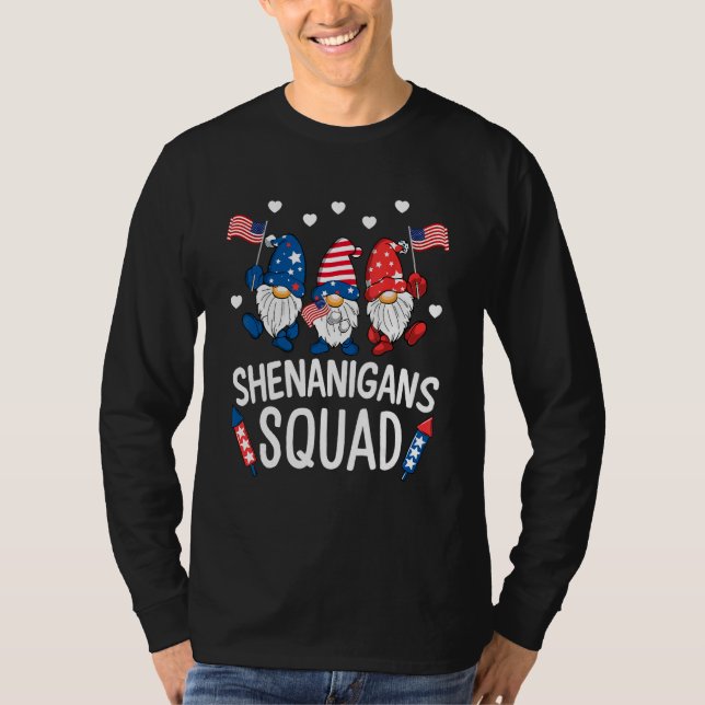 Camiseta Shenanigans Squad Happy 4th Of July  Gnome Patriot (Anverso)