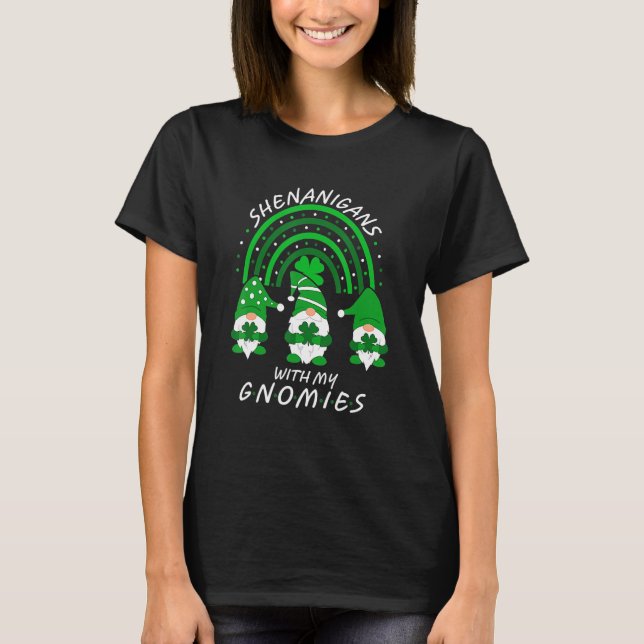 Camiseta Shenanigans With My Gnomies Shamrock St Patrick's  (Anverso)