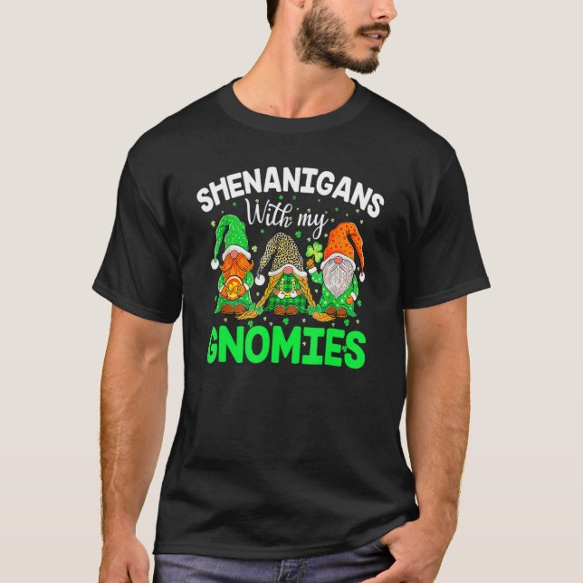 Camiseta Shenanigans With My Gnomies St Patrick's Day Gnome (Anverso)