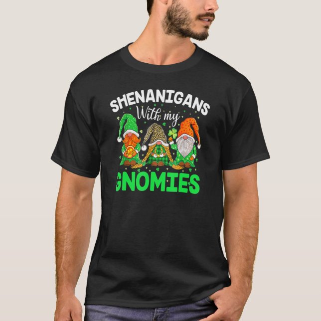Camiseta Shenanigans With My Gnomies St Patrick's Day Gnome (Anverso)