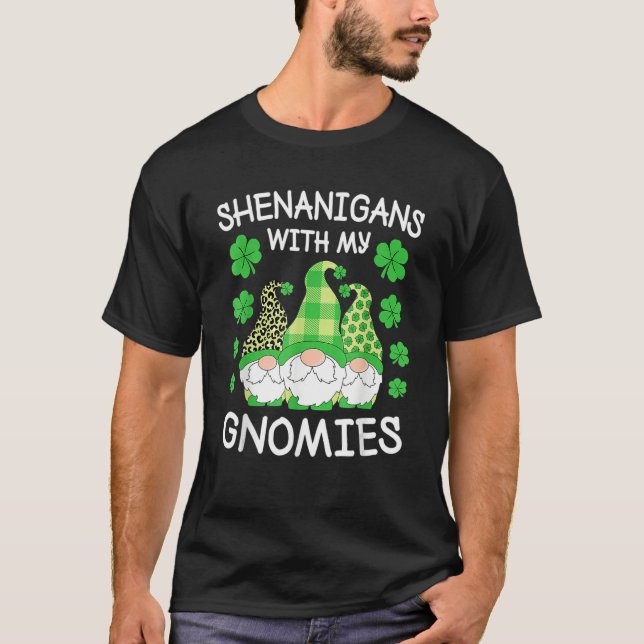 Camiseta Shenanigans With My Gnomies St Patrick's Day Gnome (Anverso)