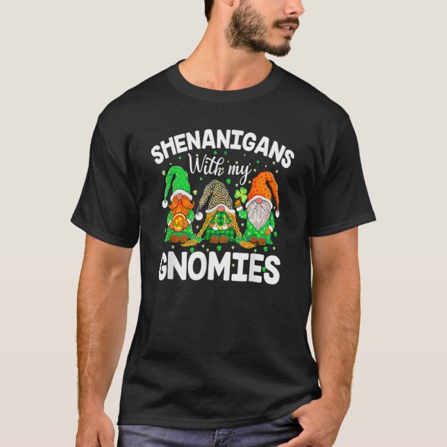Camiseta Shenanigans With My Gnomies St Patrick's Day Gnome (Anverso)