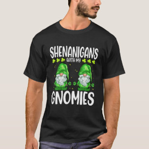 Camiseta Shenanigans With My Gnomies St Patricks Shamrock