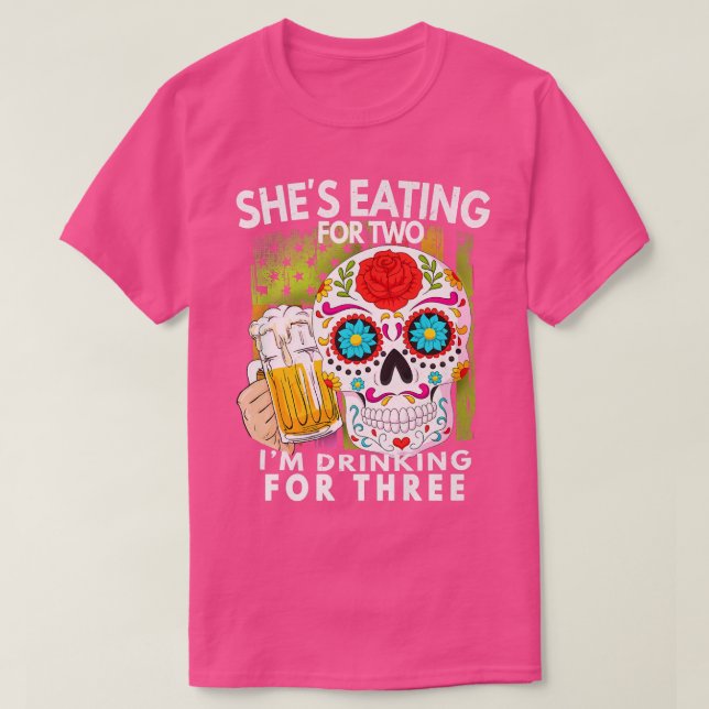 Camiseta Shes Eating For 2 Im Drinking For 3 Pregnancy Anno (Diseño del anverso)