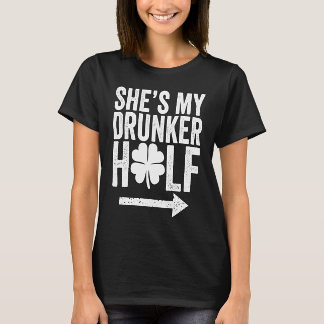 Camiseta She's My Drunker Half  St Patricks Day Couple Sham (Anverso)